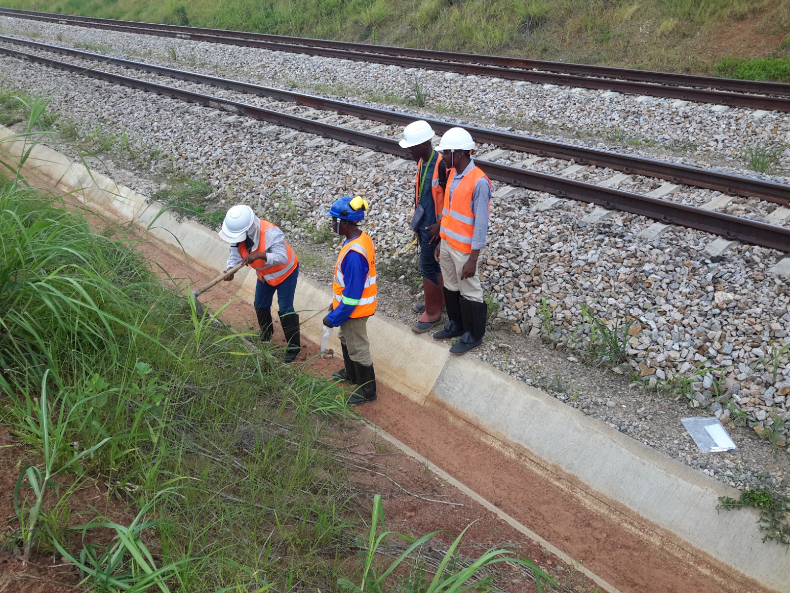 Inspecção técnica junto ao corredor ferroviário