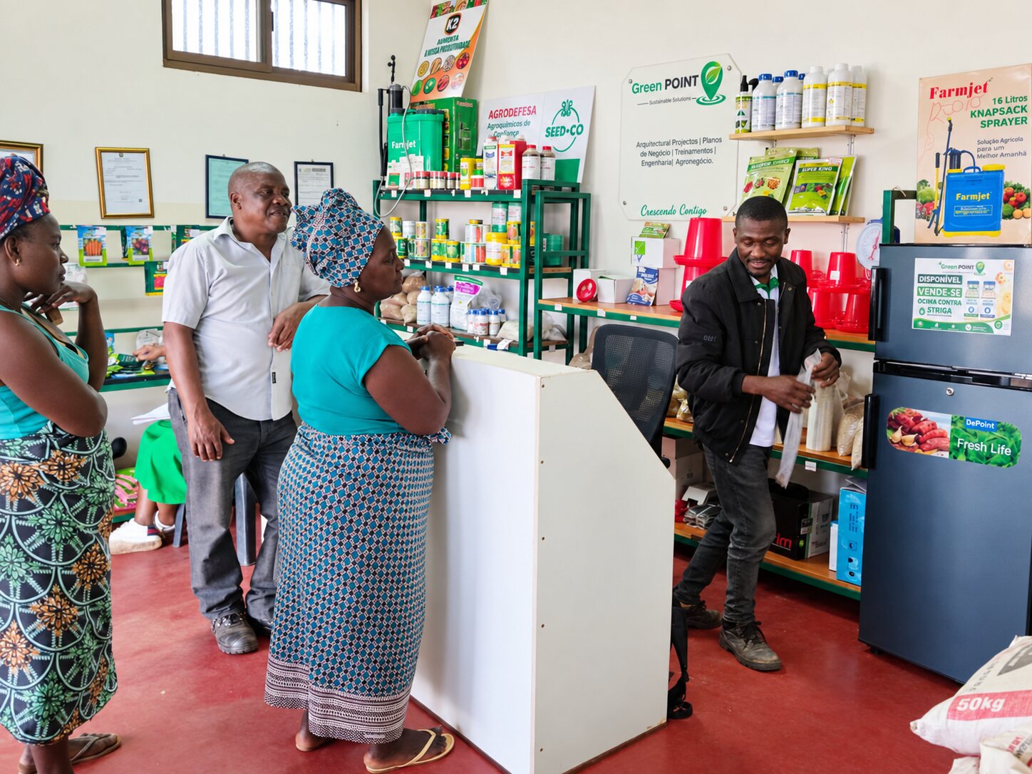 Atendimento e venda de insumos e equipamentos na loja Green Point